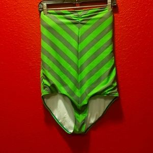 One-piece strapless swimsuit